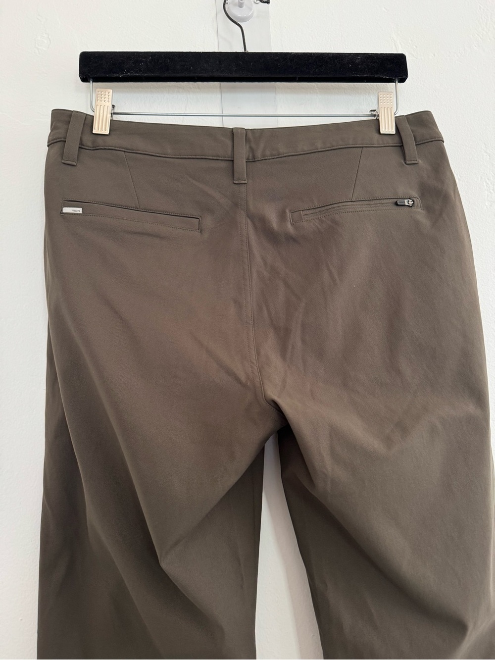 Vuori Meta Pant Athletic Slim Fit 32” Dark Oregano Green Stretch Performance - Picture 8 of 11